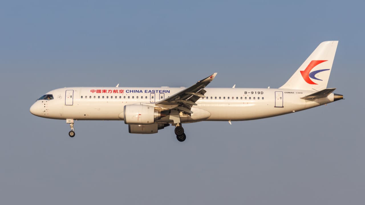 Çin'in C919 uçağı, ilk uluslararası ticari uçuşunu yaptı
