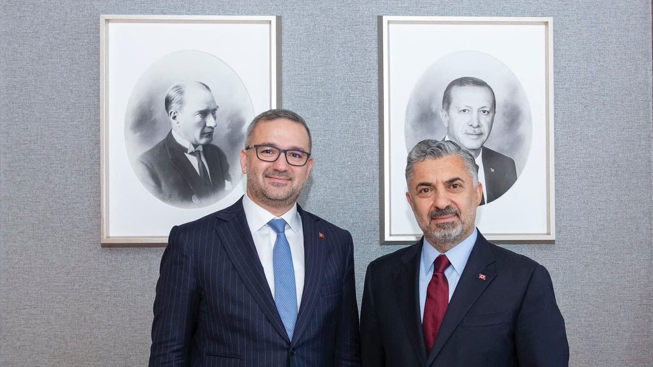 TCMB Başkanı Karahan, Türk Telekom CEO'su ile ekonomi ve dijital dönüşümü görüştü