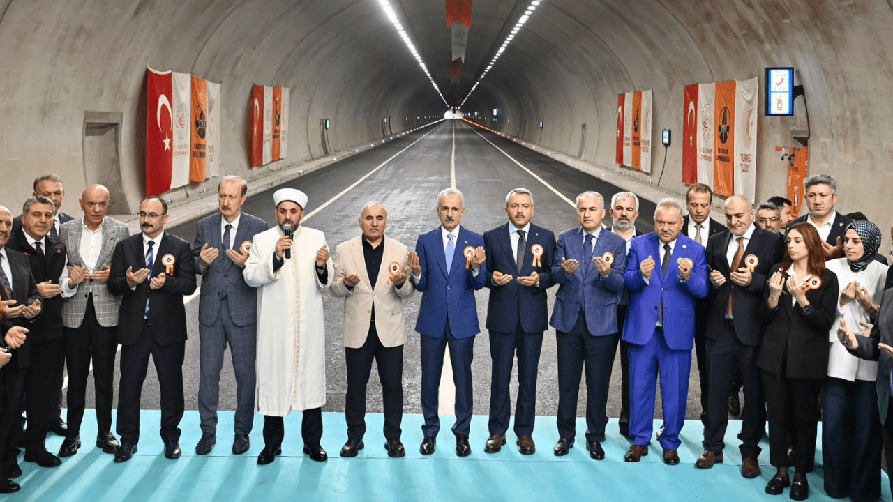 Çamlıhemşin Tüneli açıldı, ulaşım süresi 20 dakika kısalacak