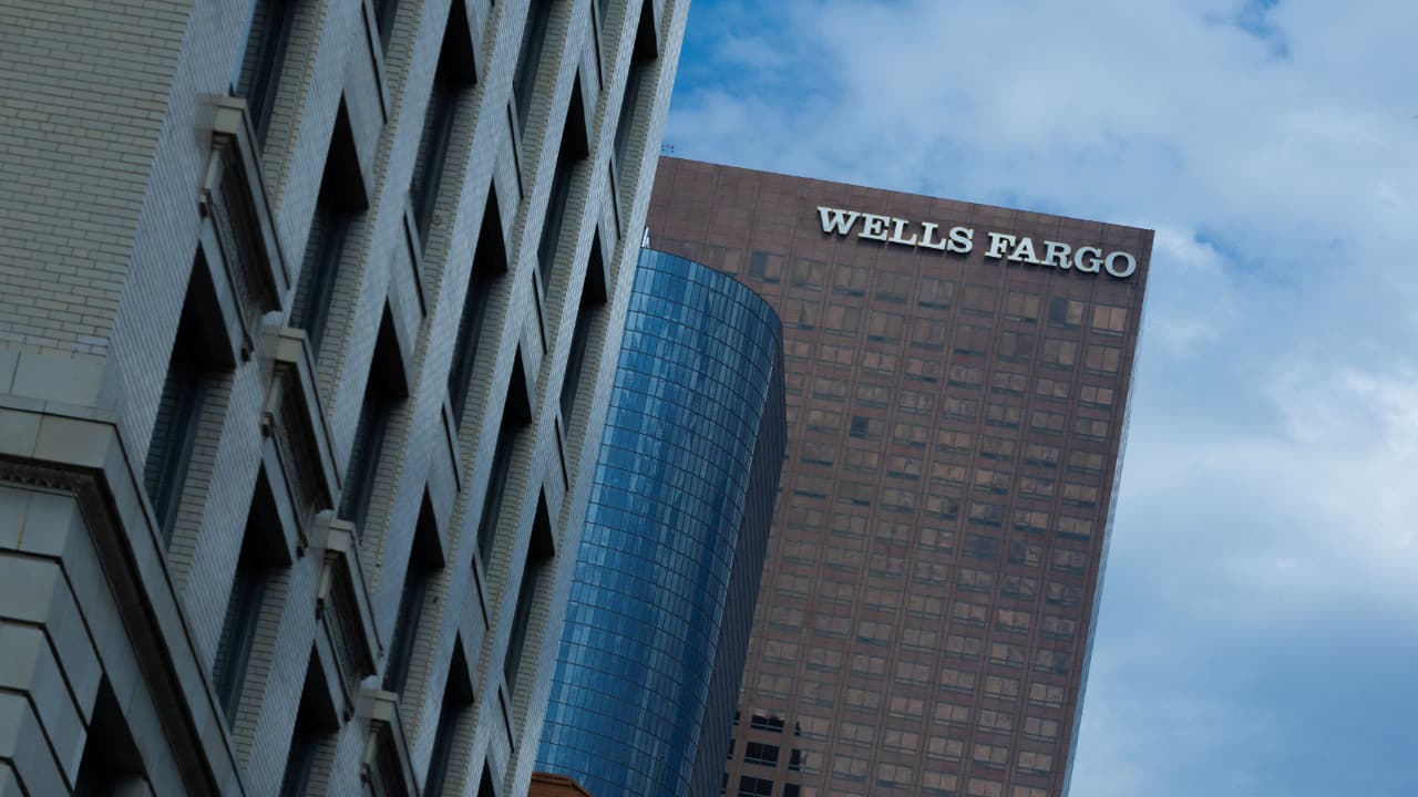 Wells Fargo altın fiyatı tahminini düşürdü, Fed faiz artışı bekliyor