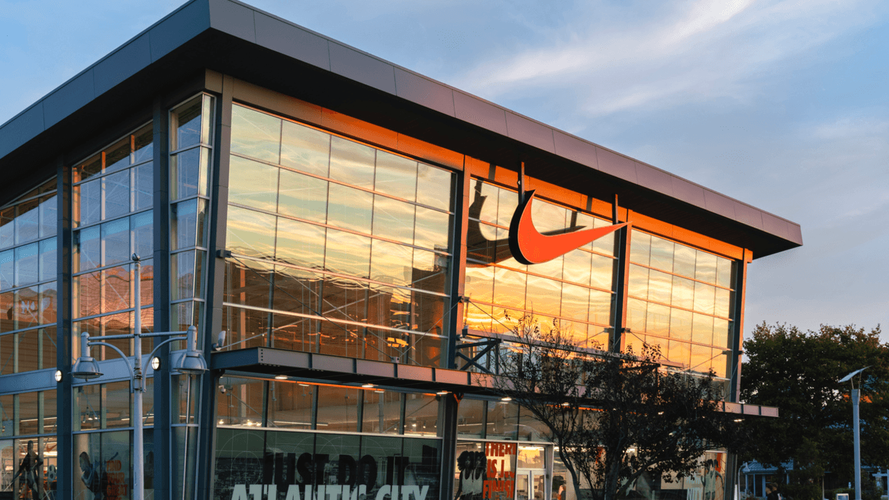 Nike hisseleri 12 yılın en düşük seviyesine geriledi