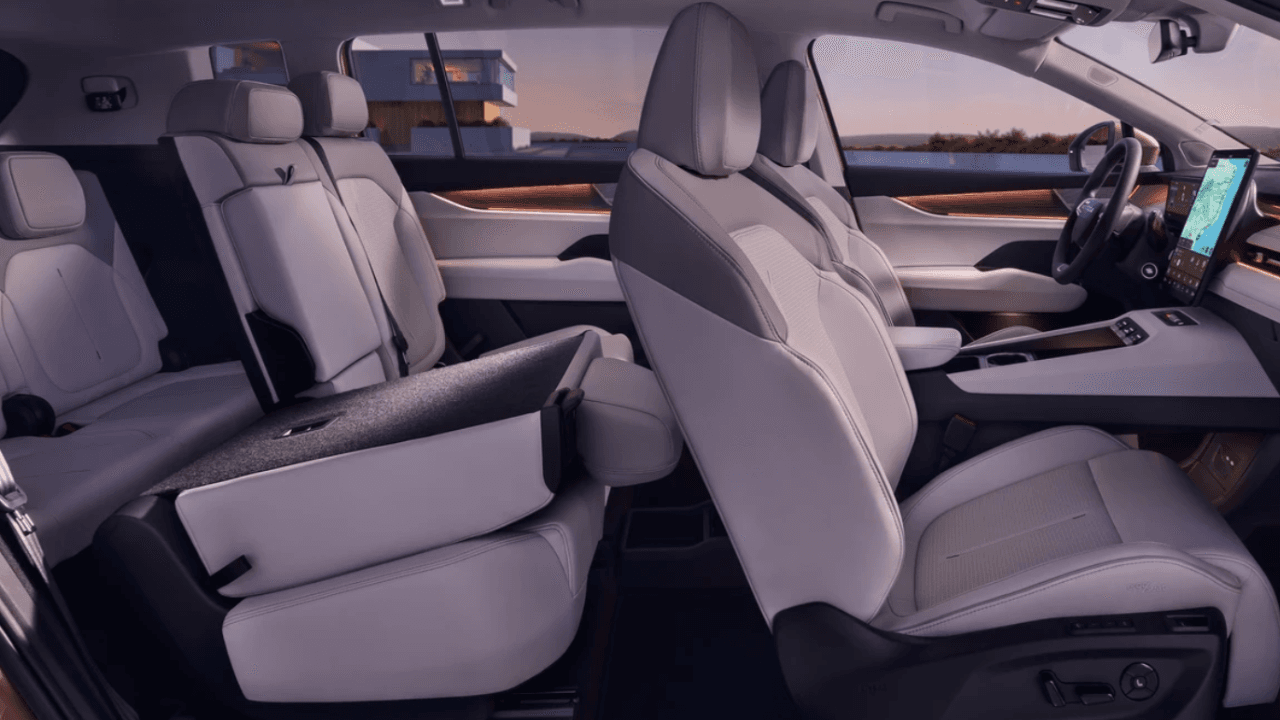 Skoda'nın yeni elektrikli SUV'u Peaq üretime başladı