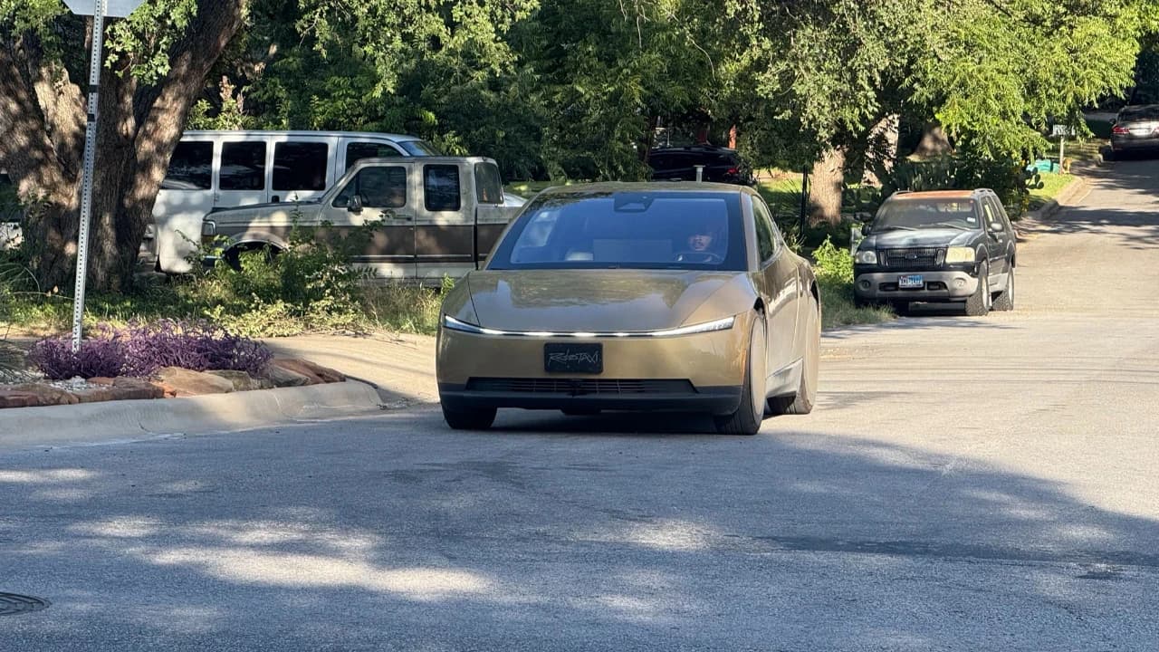 Tesla Cybercab ve Model Y robotaksiler Houston'da görüldü