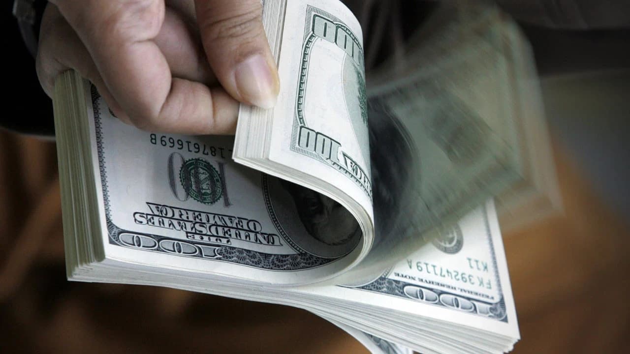 Dolar endeksi iki ayın zirvesinde, Fed'in faiz artırma beklentisi arttı