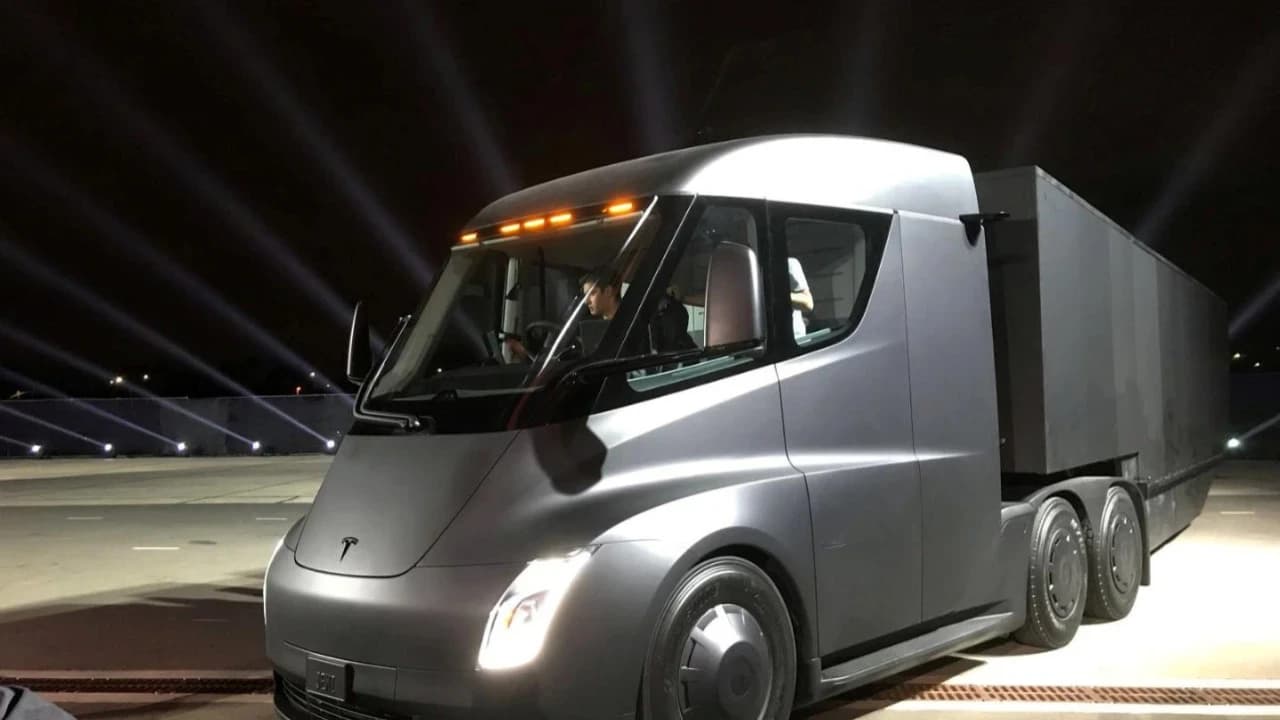 Tesla Semi teslimatları başladı, 9 yıllık bekleyiş sona erdi