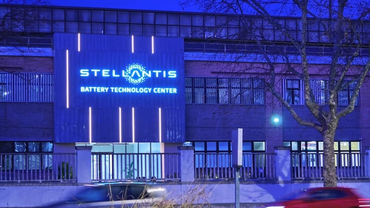 Stellantis, Fransa'daki 4 fabrikasında üretimi durduracak