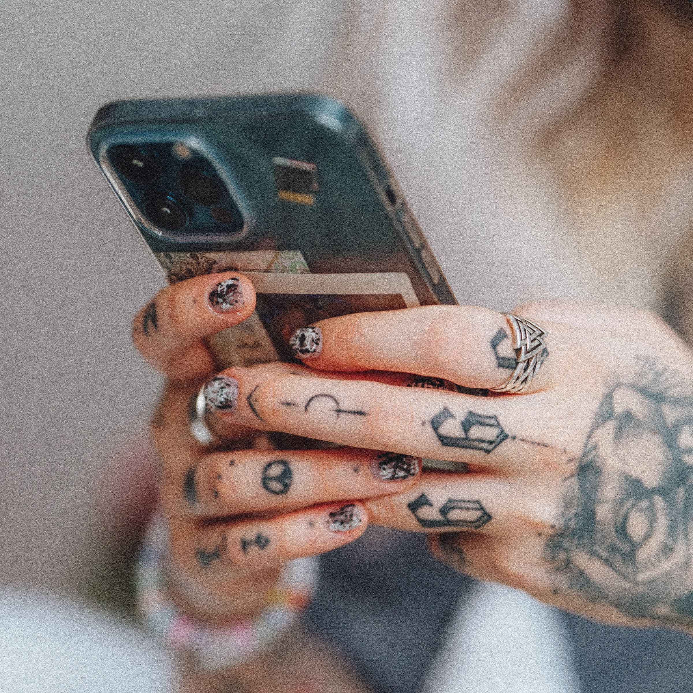 How to Manage Files on iOS and Android