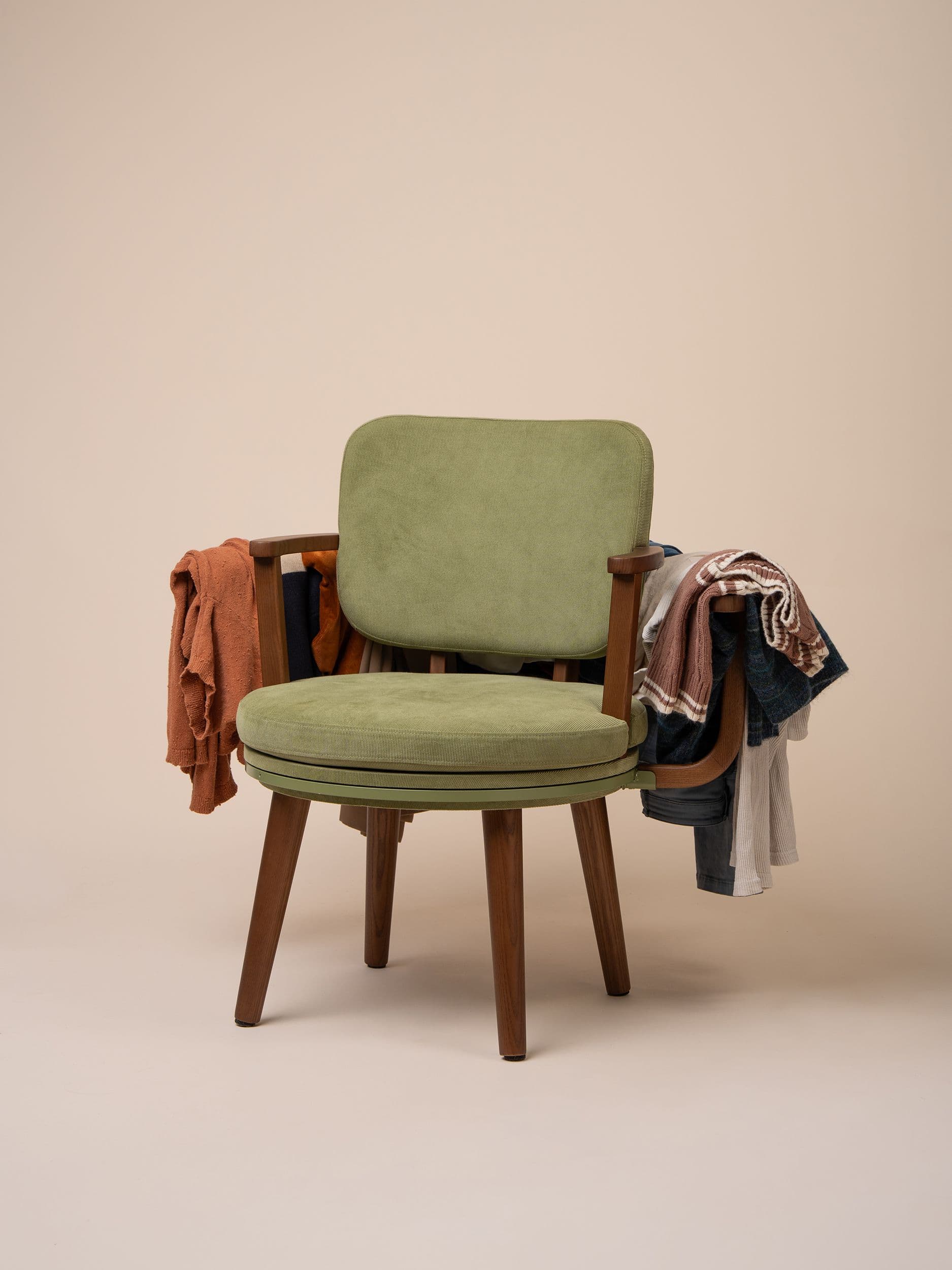 Toss Your Not-Quite-Clean Clothes on Simone Giertz’s Laundry Chair