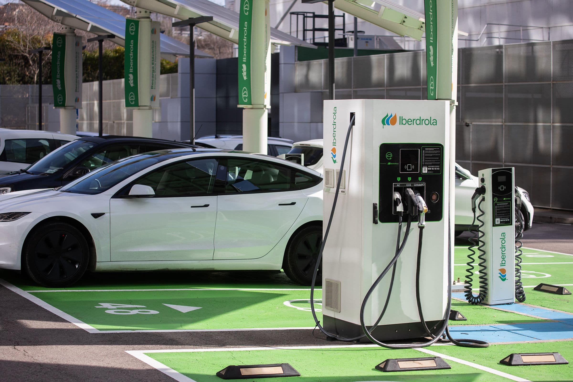 AI System Aims to Safeguard Electric Vehicle Chargers from Theft and Damage