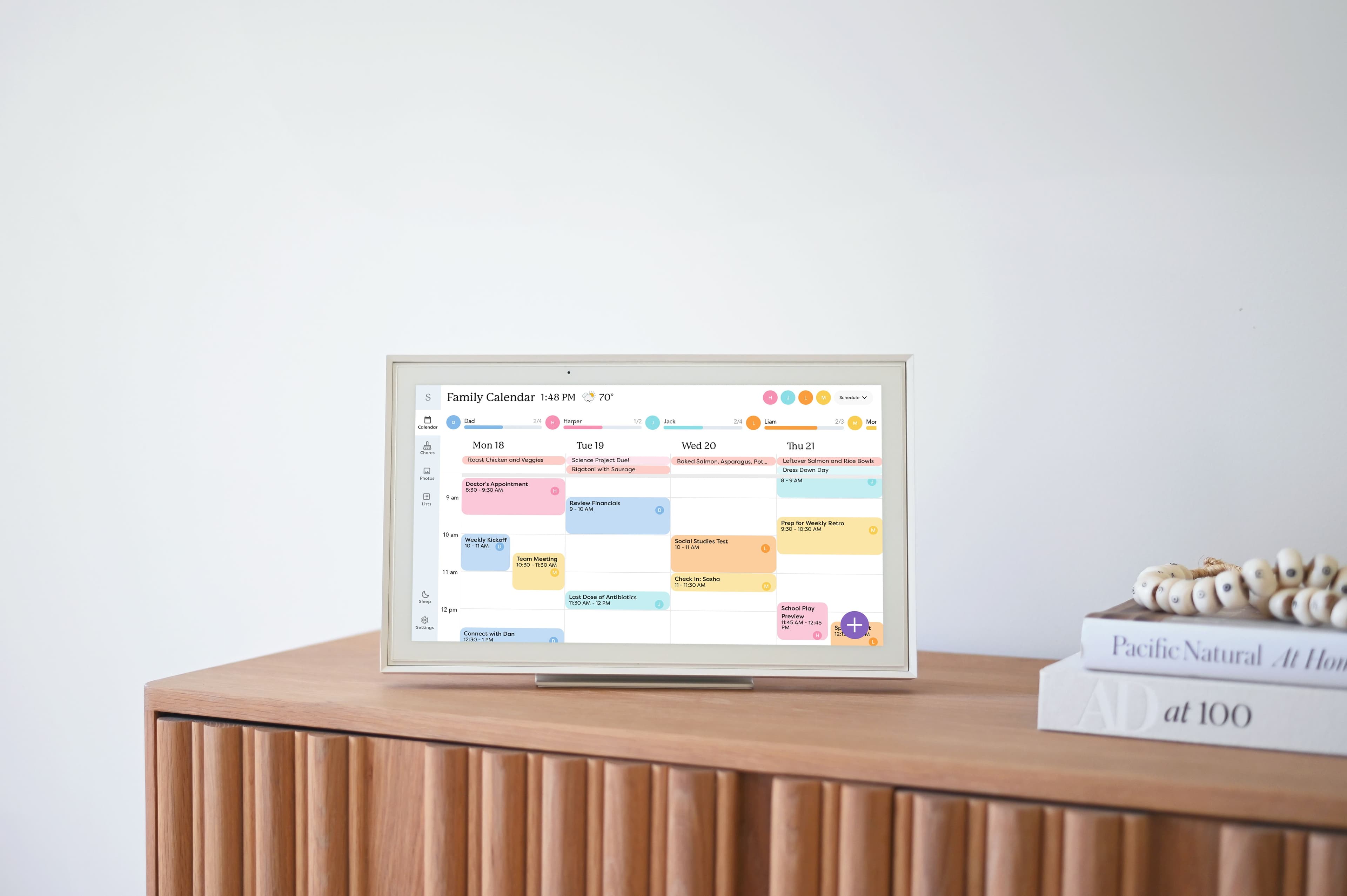 Skylight Touchscreen Calendar Enhances Family Coordination and Communication