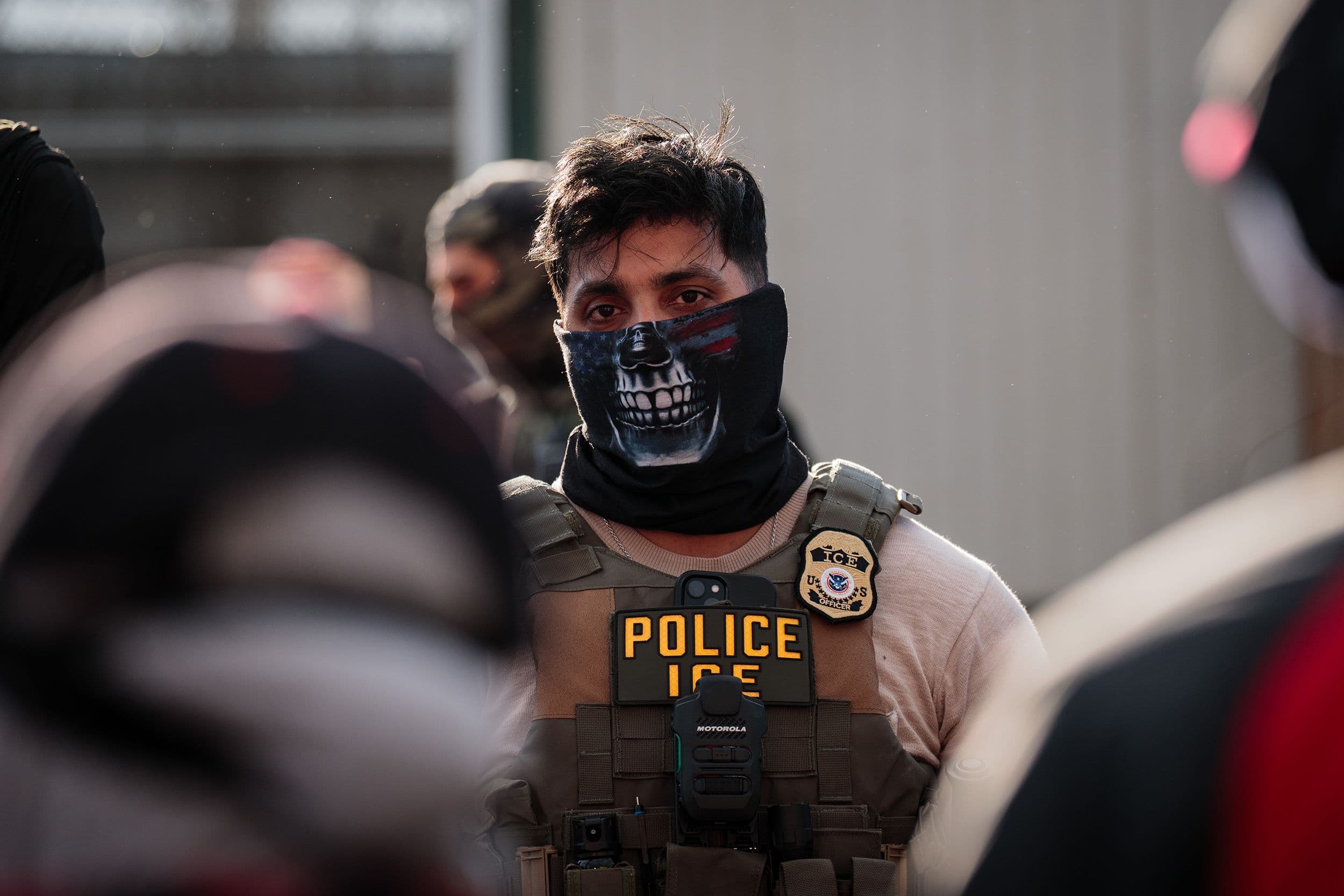 States Demand ICE Agents Remove Masks, Trump Administration Opposes