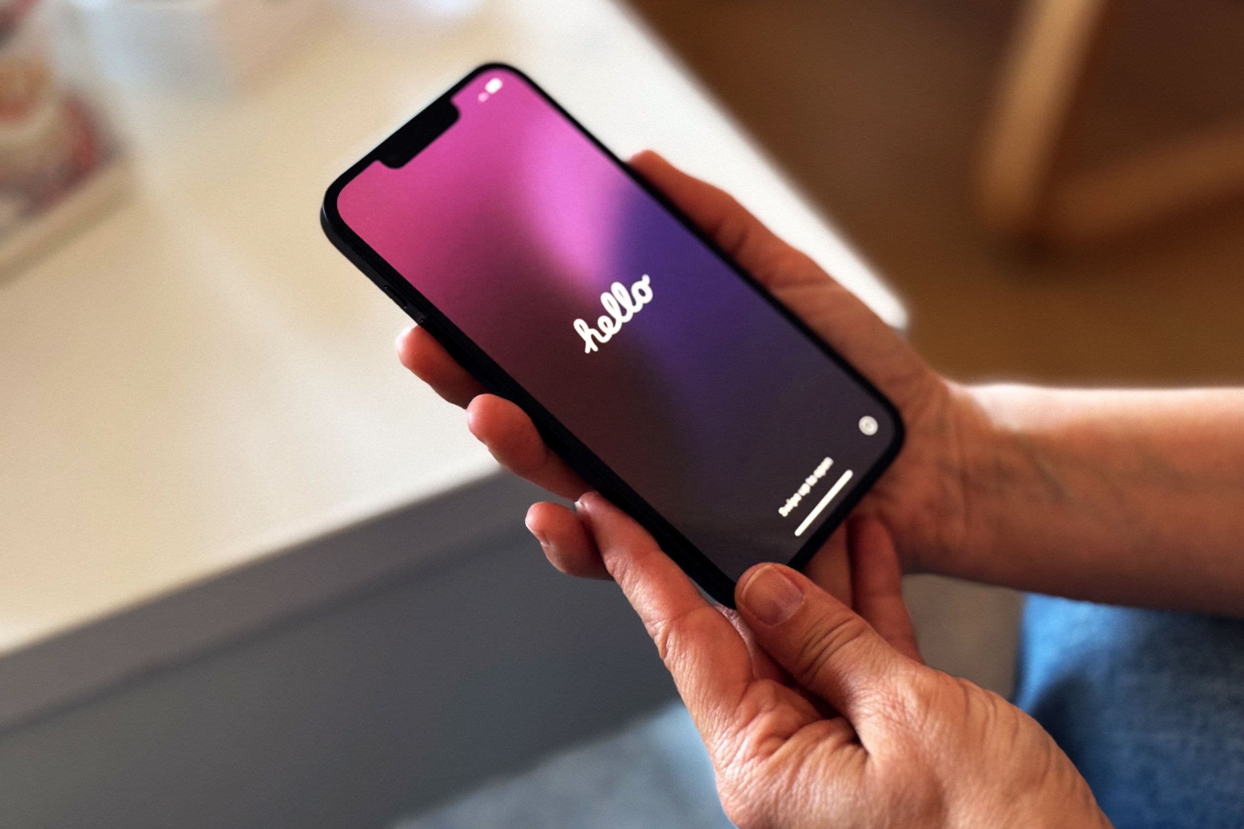 Experts Advise Against Leasing iPhones Amid Affordability Concerns