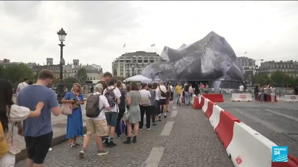 JR's 'The Cave' at Pont Neuf Opens to the Public After Repairs