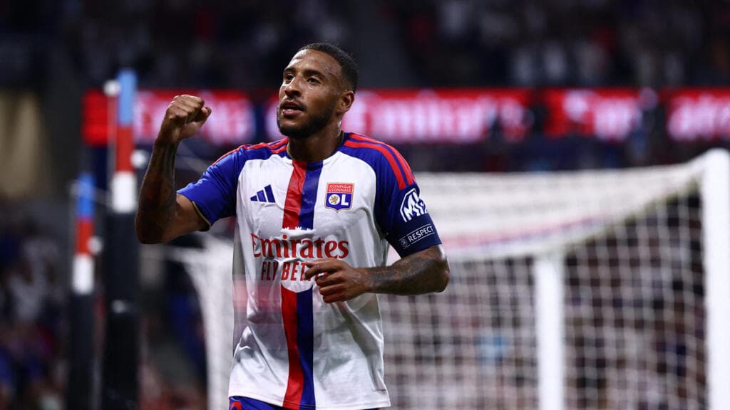 Lyon Overcomes Sparta Prague 3-0, Advances to Champions League Playoffs Against Fenerbahce