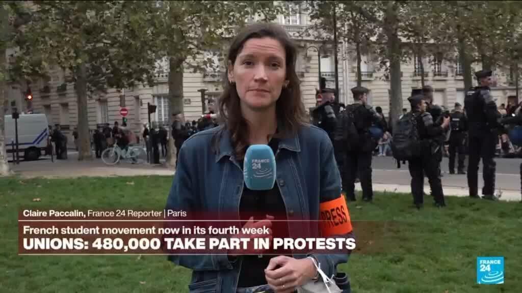 Student Protesters Urge Police to Join Demonstrations in Paris