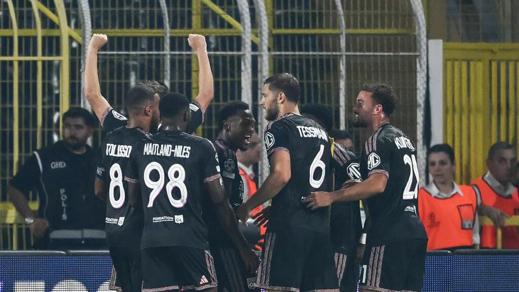 Fenerbahce Comes Back to Draw 1-1 with Lyon in Champions League Play-Off