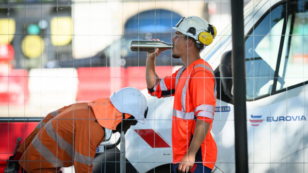 France Faces Challenges from Severe Heatwave and High Temperatures