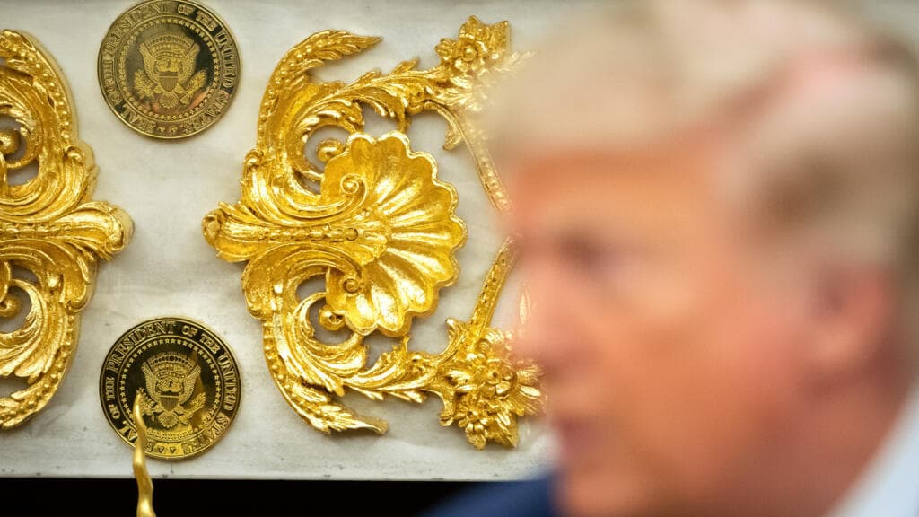 Trump Implements 100% Tariff on Imported Generic Pharmaceuticals