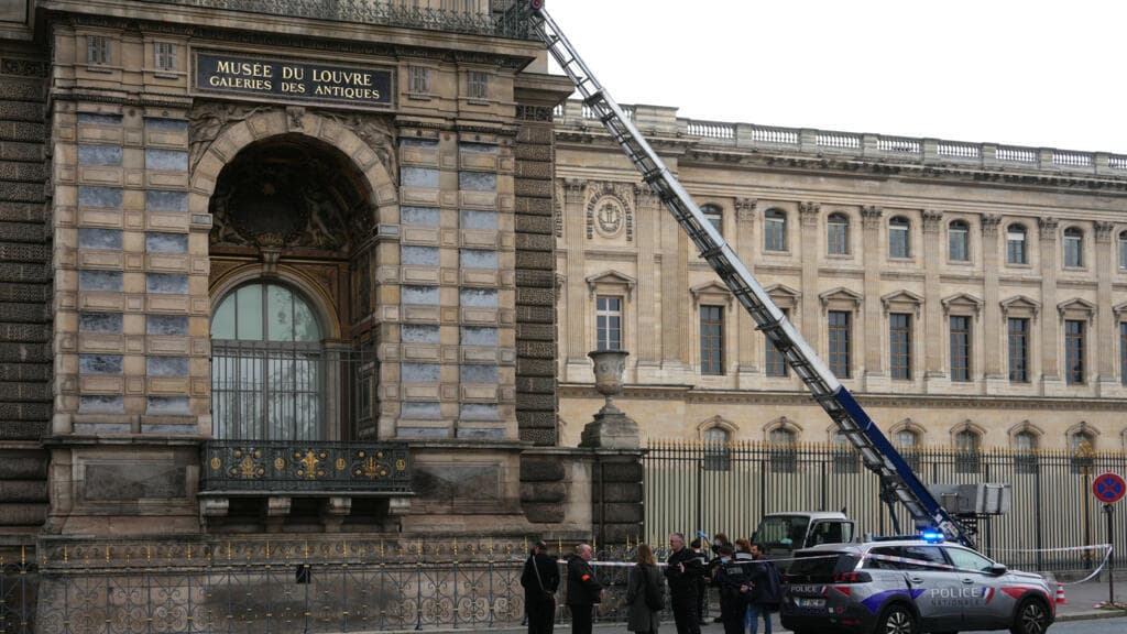 Film Adaptation Planned for Louvre Heist of $100 Million in Jewelry