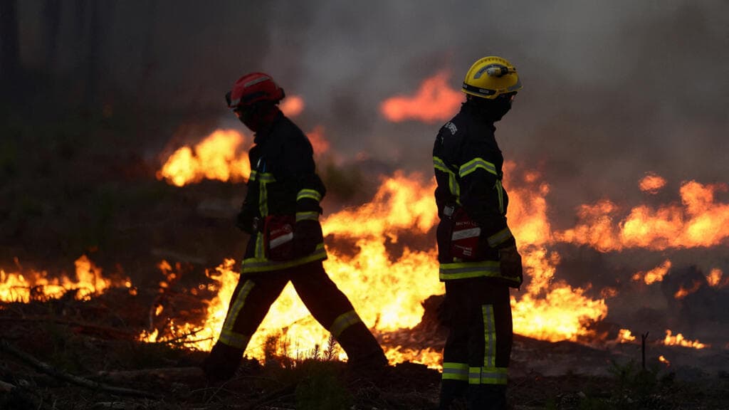 Macron to Convene Crisis Cabinet Amid Ongoing Wildfires in Southern France