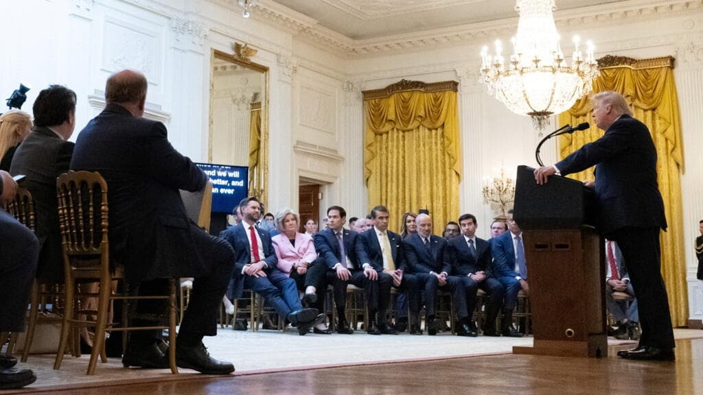 US Media Divided Over Broadcasting Trump's Speech Filled with Unverified Claims