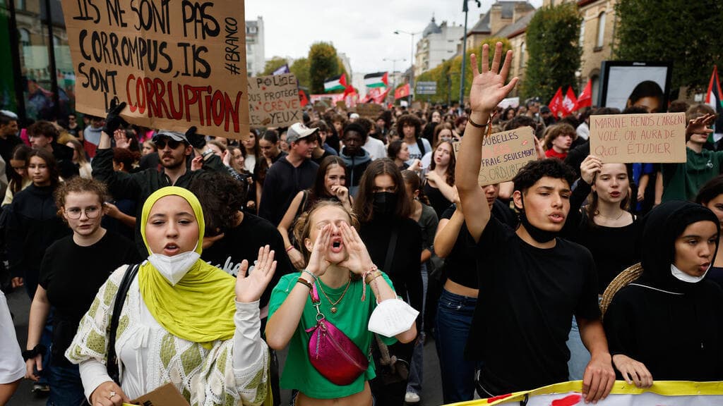 Massive Protests Erupt in France Supporting High School Students