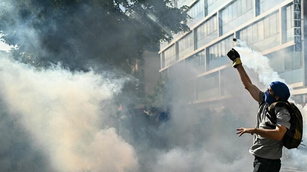 Swiss Police Use Tear Gas Against Anti-G7 Protesters Targeting UN Buildings