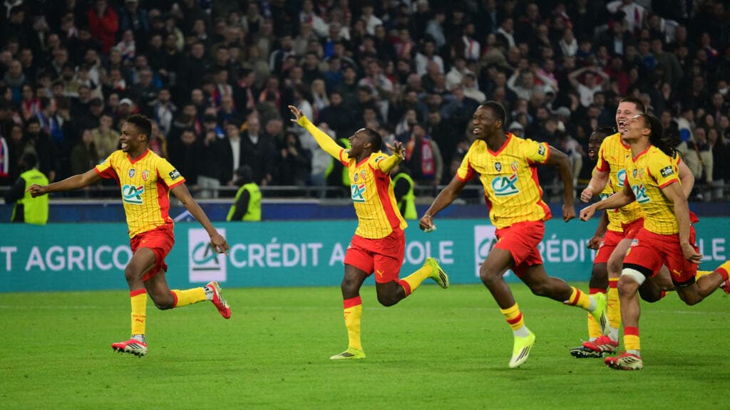 Lens reach French Cup quarter-finals after beating Lyon on penalties