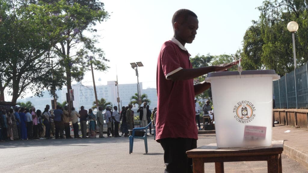Ugandans vote amid internet blackout and police repression