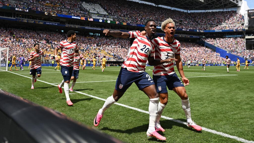 USA Secures Knockout Stage in World Cup 2026 with Victory Over Australia