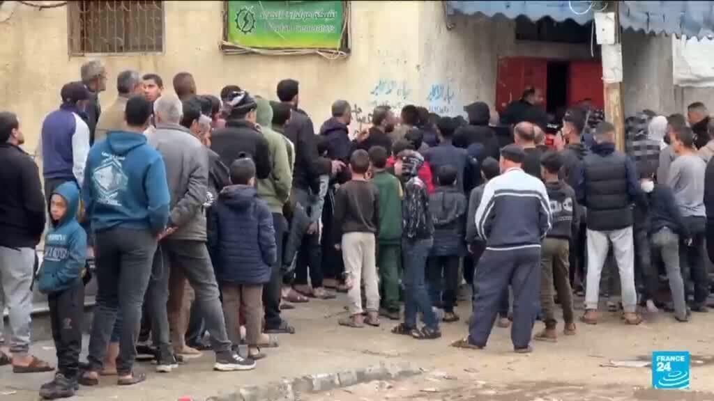 Gaza residents struggle to buy bread amid flour shortage