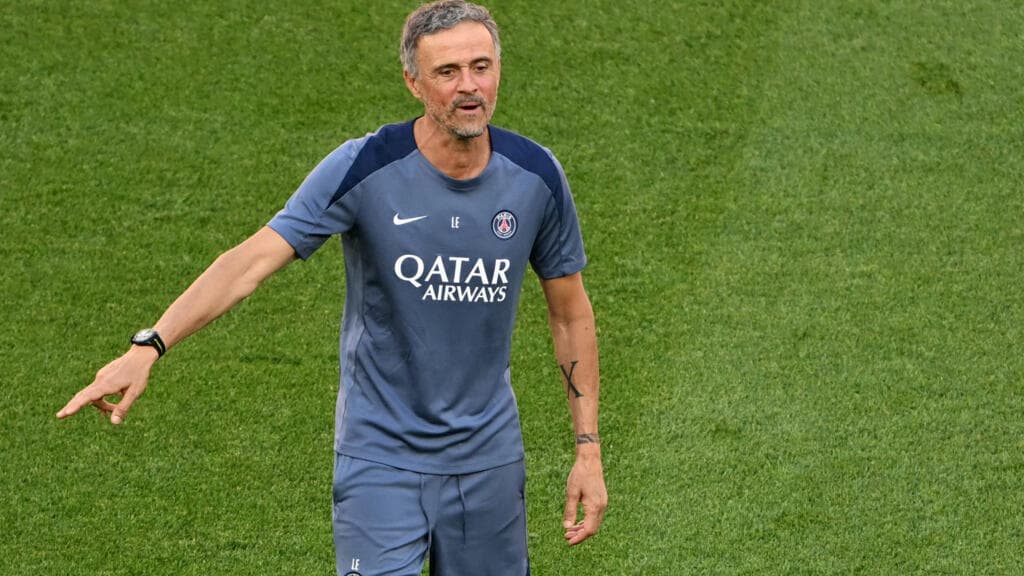 PSG Faces Arsenal in Tense Champions League Final Showdown