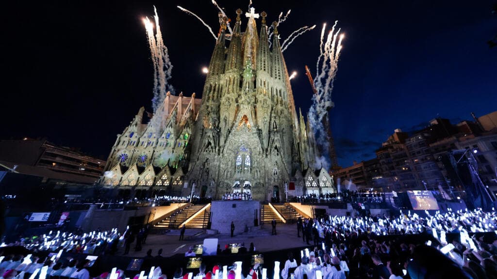 Highlights of the Week: World Cup 2026 Begins, Pope Visits Spain, White House Prepares for Cage Fight