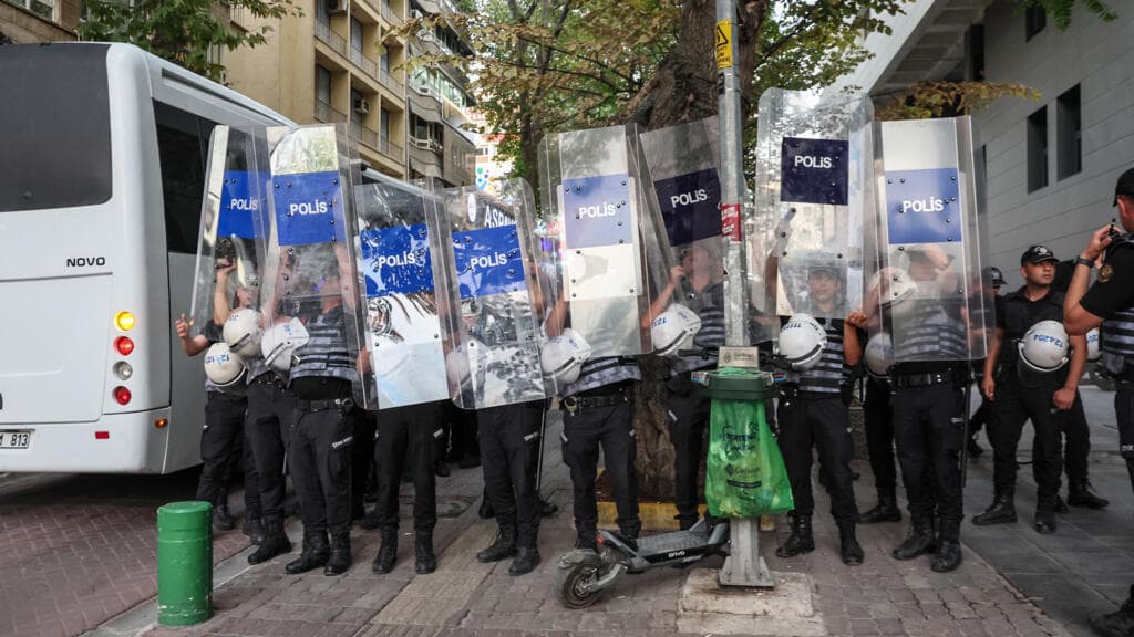 Police Raid Halts Broadcasts at Turkey's Halk TV, Chairman Calls It a Dark Day