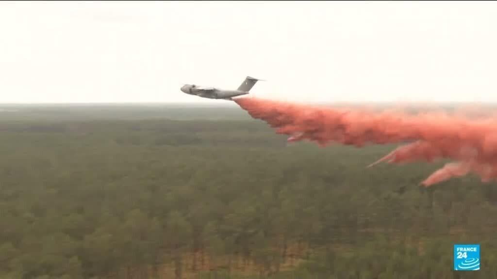 Interior Minister Calls Wildfire Situation in Southwestern France 'Very Unfavourable'