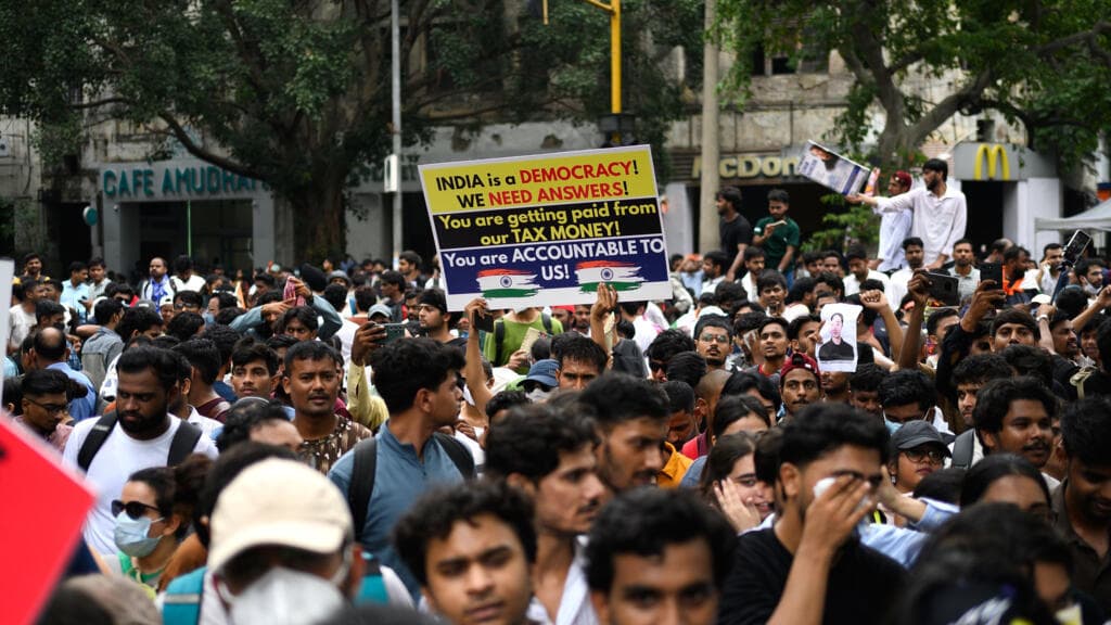 Indian Police Clash with 'Cockroach Party' Protesters Near Parliament
