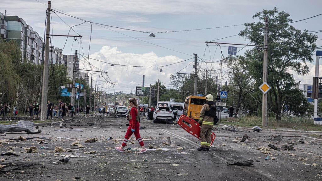 Russian missile and drone strikes in Ukraine result in six fatalities, officials report