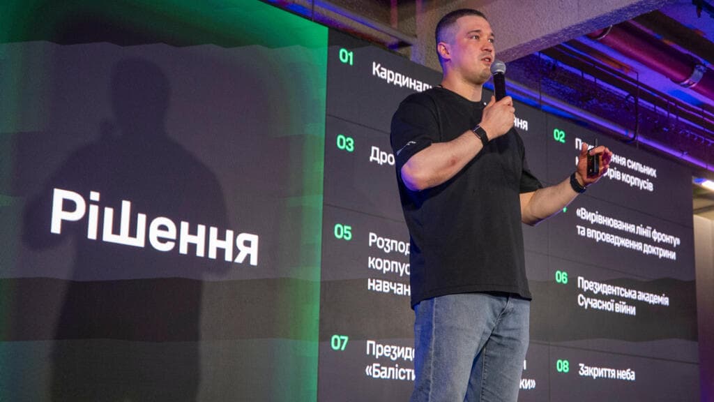 Ousted Ukraine Defence Minister Claims Current Minister Is Dividing the Country