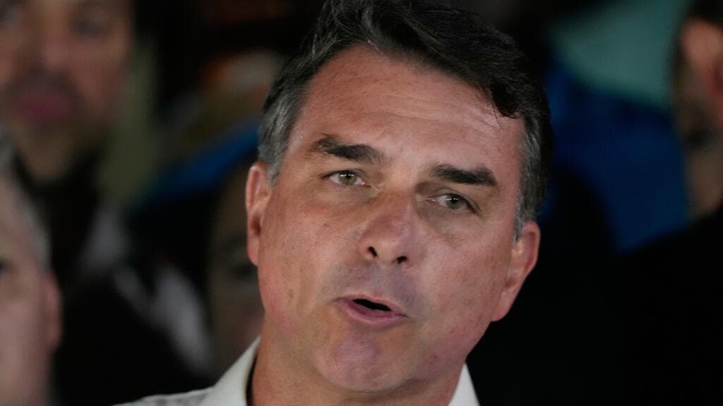 Brazil Cancels Flavio Bolsonaro's Passports Amid Money Laundering Probe