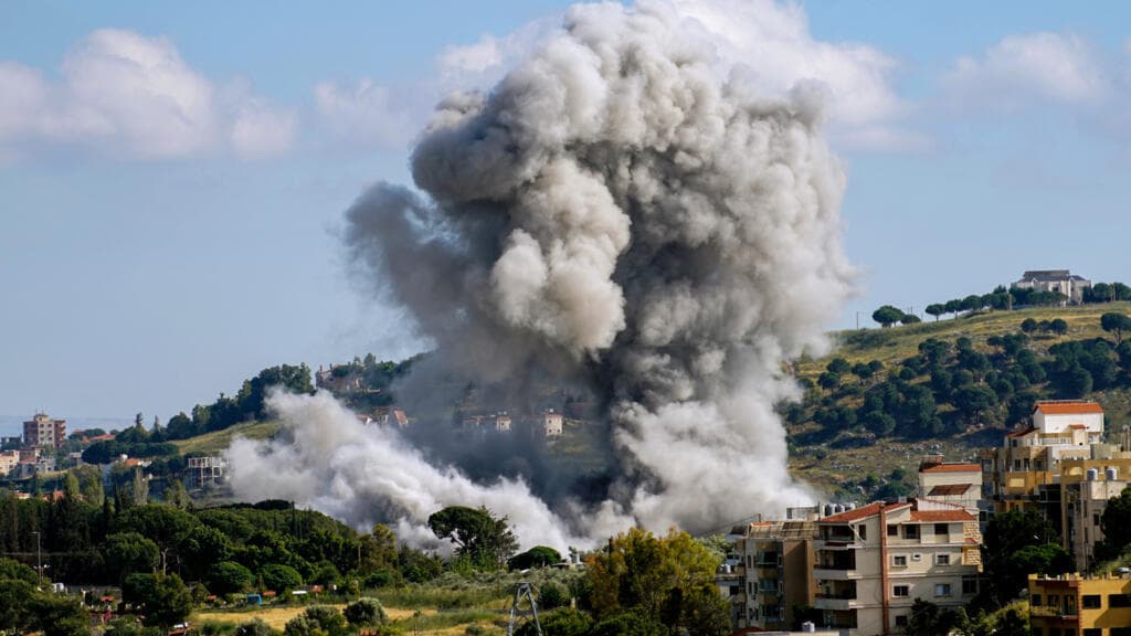 Israel Launches New Air Strikes in Lebanon, Aiming to Diminish Hezbollah's Influence