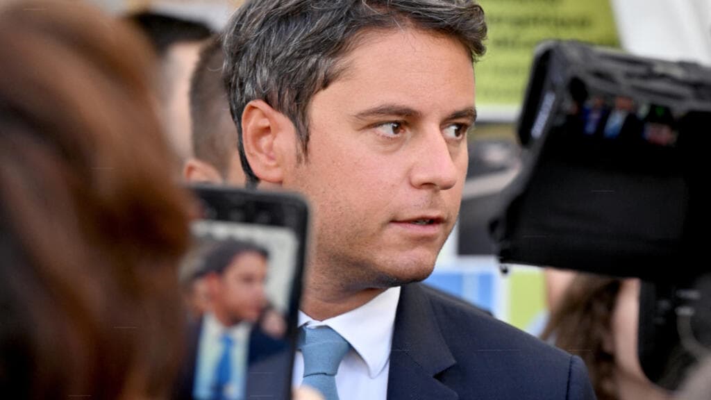 French presidential hopefuls share details of love lives ahead of race