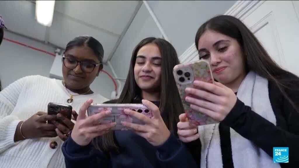 UK Government Announces Ban on Social Media for Children Under 16
