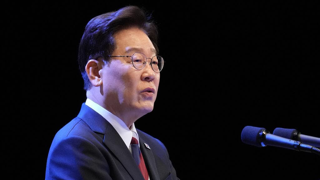 South Korean President Calls for Dialogue with Pyongyang to End Korean War