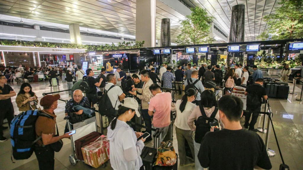 Operations Halted at Six Indonesian Airports Following Anak Krakatoa Eruption