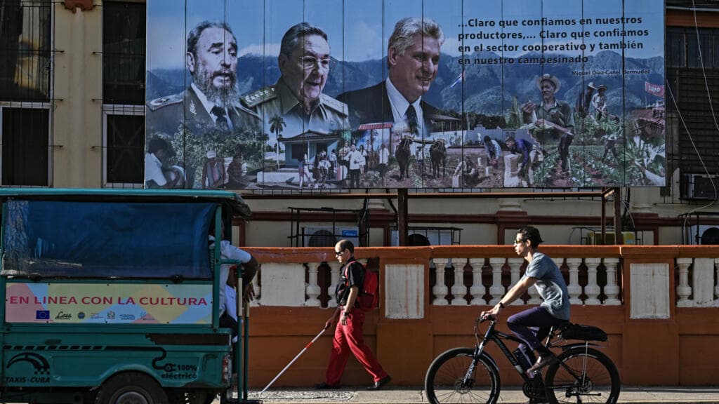 Raul Castro Supports Major Economic Reforms to Boost Cuba's Economy