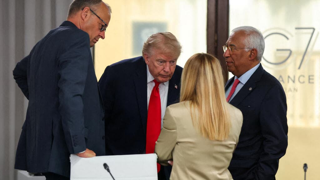 Trump Claims Meloni Persistently Requested Photo Amid Diplomatic Tensions