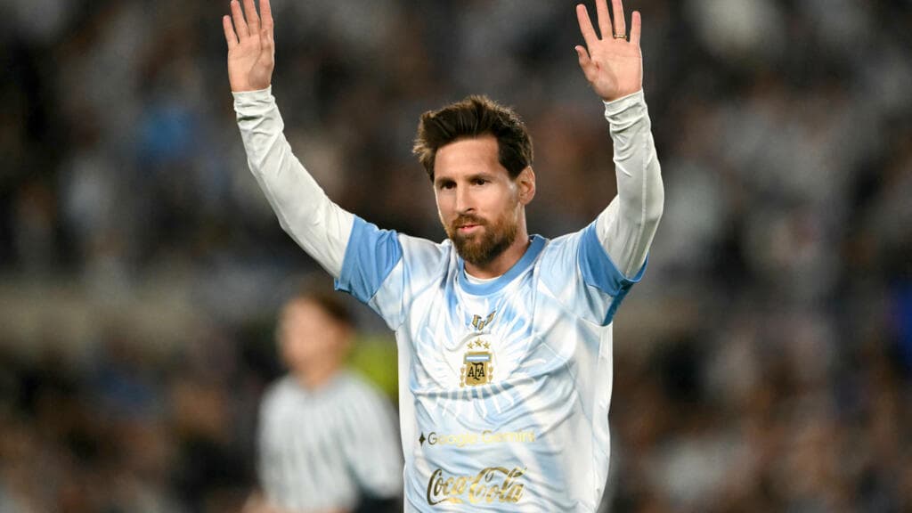 Lionel Messi Says Goodbye to Argentina Fans in Final International Match