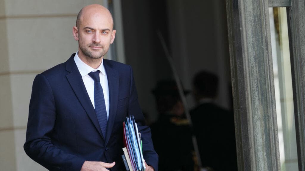 France to Expel Two Iranian Diplomats Amid Rising Tensions