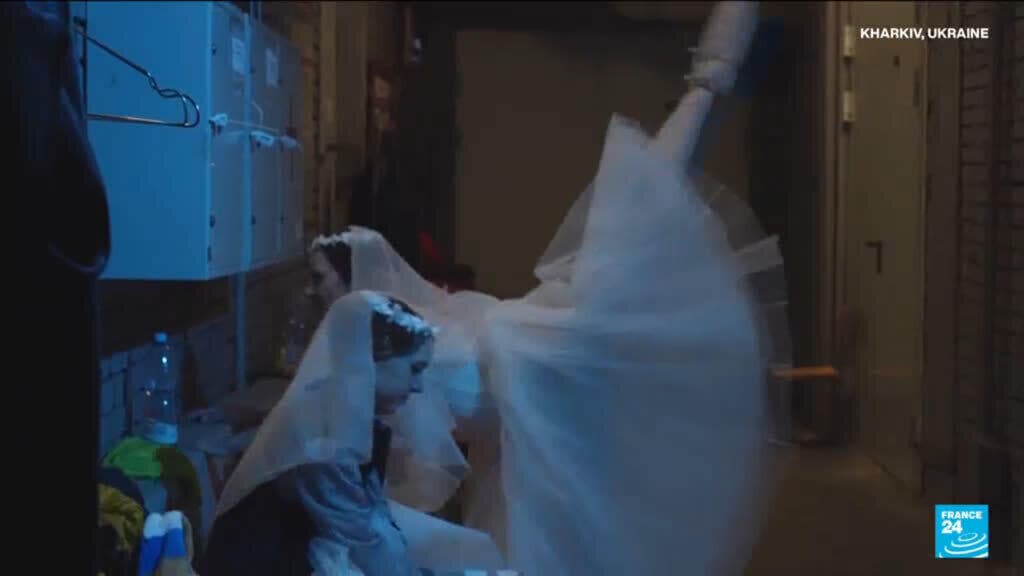 War in Ukraine: Kharkiv opera defies Russian bombardment