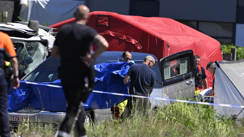 Collision between train and school minibus in Belgium results in four fatalities